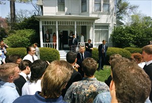 Image description is not available for 1992.044
